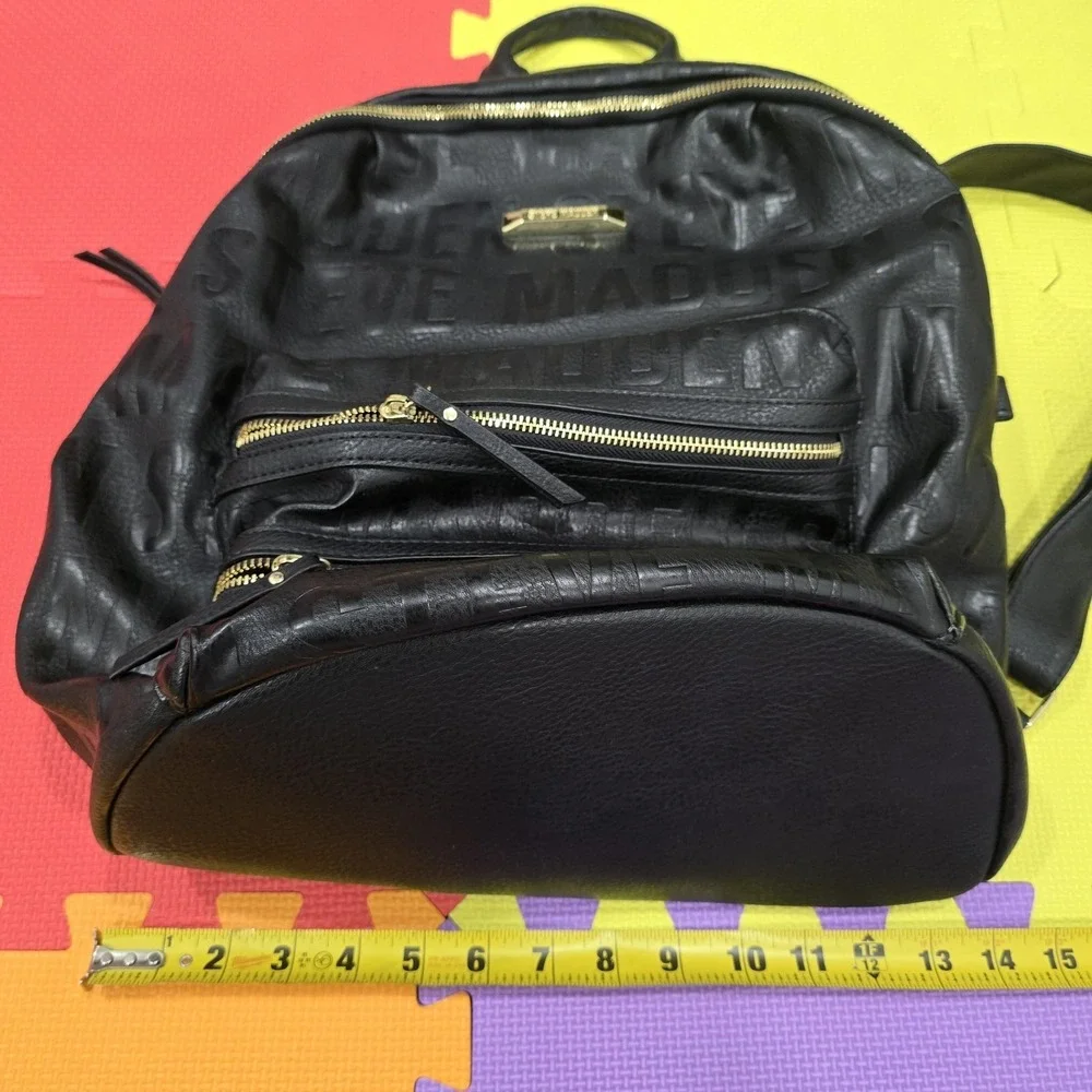 Steve‎ Madden Black Pebbled Vegan Leather Backpack Embossed Logo Gold...